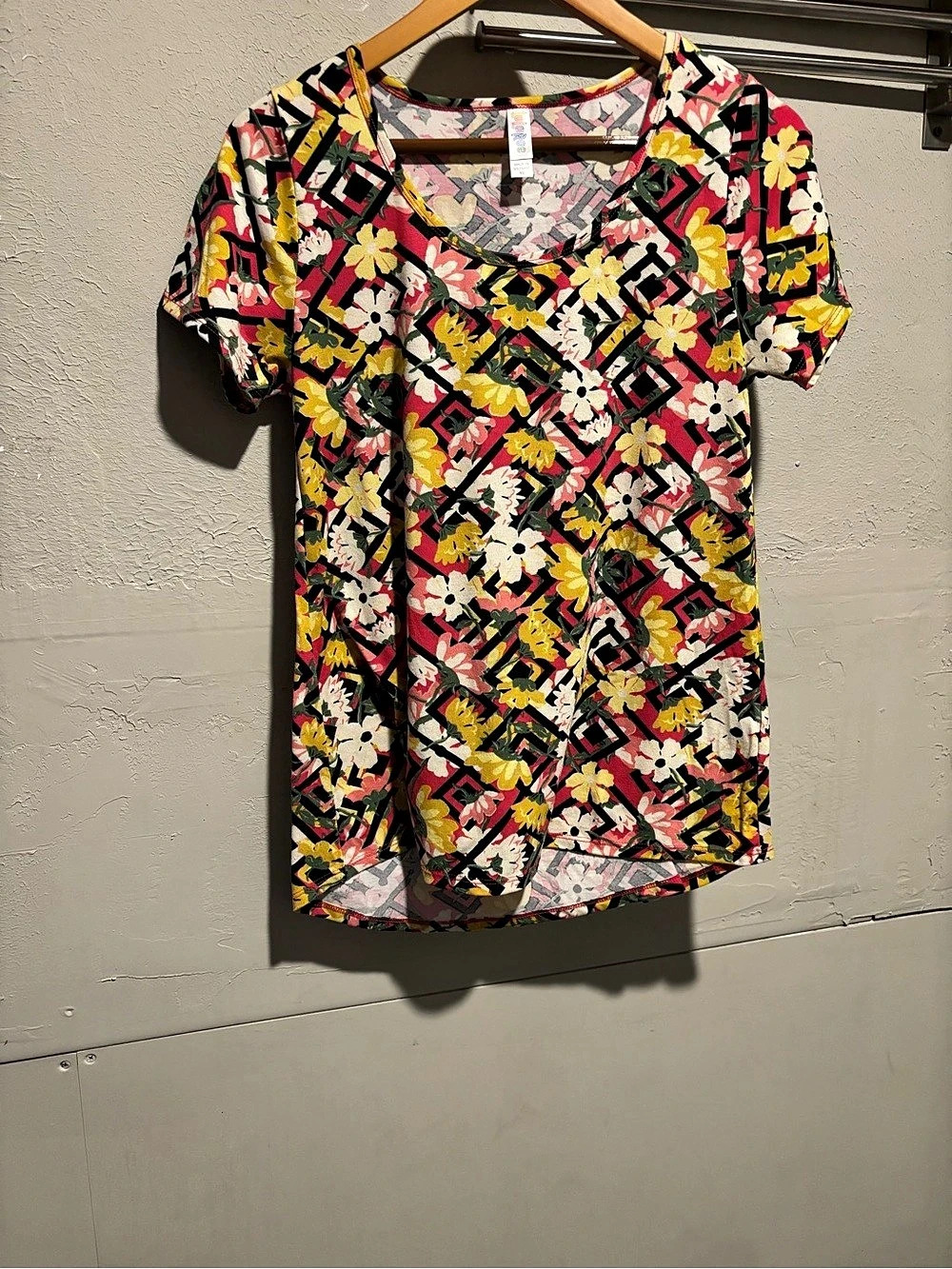 Lularoe Geometric Short Sleeve Top in Black & Pink Size XS